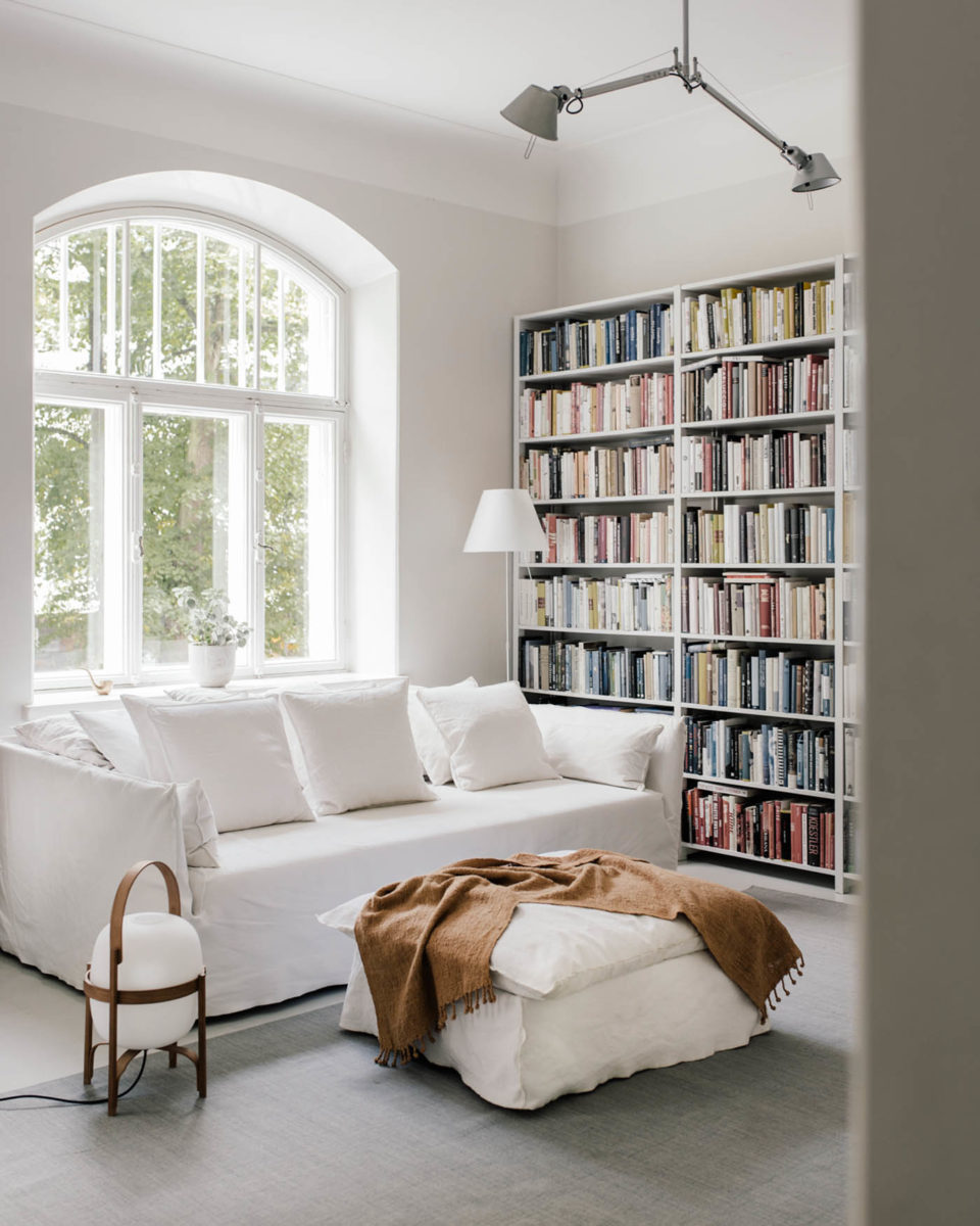Reading corner bookshelf discount